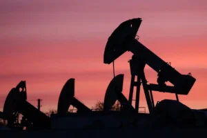 Oil Prices Fall After Rise in U.S. Crude Inventories