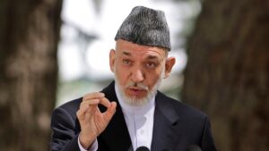 کرزی: ادامه ممنوعیت آموزش دختران، افغانستان را وابستهتر میکند