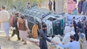 رویداد ترافیکی در لغمان جان ۱۸ تن را گرفت