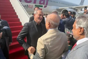 مسعود پزشکیان وارد اسلام‌آباد شد