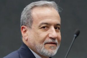 عراقچی به امریکا: اگر می‌خواهید نیروهای تان در امان باشد منطقه را ترک کنید