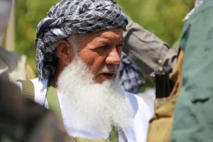 اسماعیل خان به طالبان: آزار و بازداشت زنان هرات قابل گذشت و تحمل نیست