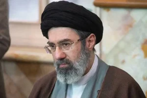 اختلاف بر سر حضور مجتبی خامنهای در مراسم خاکسپاری علی خامنهای