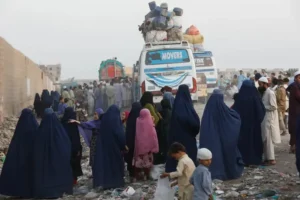 طالبان از اخراج اجباری ۳۰۰ خانواده  به افغانستان خبر داد